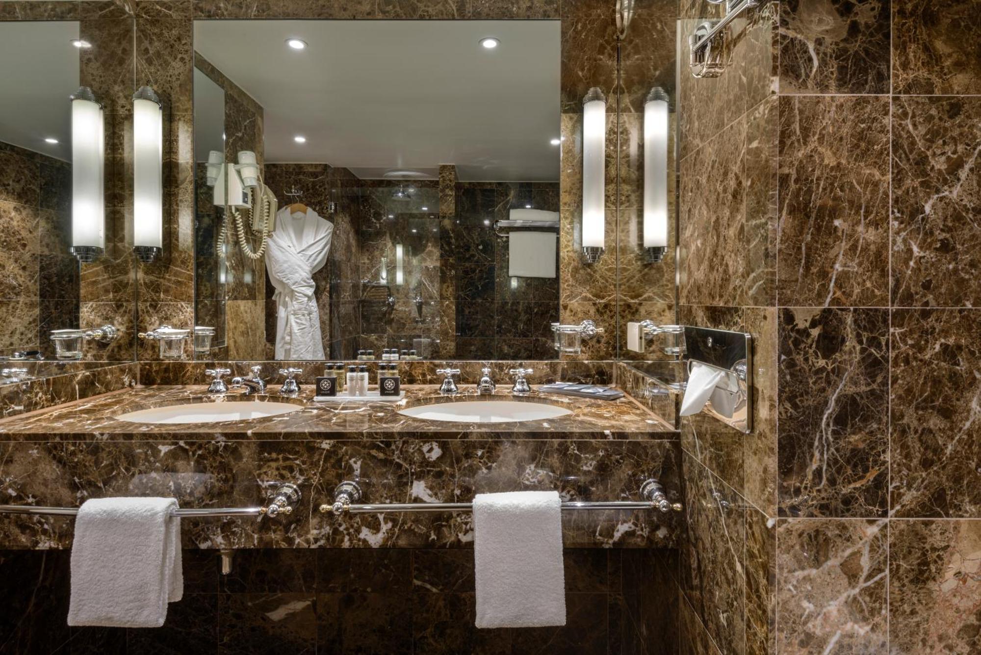 Warwick Suite